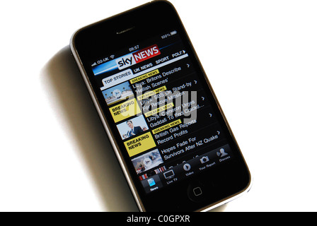 Illustrazione della foto di un Iphone 3gs che mostra la sky news app sul display Foto Stock