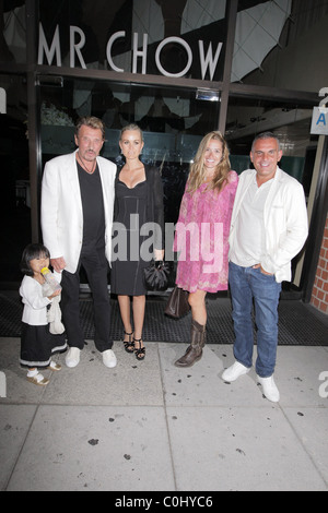 Johnny Hallyday, Laetitia Boudou e Christian Audigier lasciando Signor Chow Restaurant. Beverly Hills, la California - 29.06.08 Foto Stock