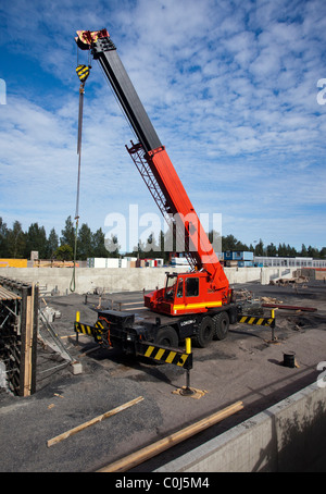 Lokomo ( MS 335 N ?? ) Il braccio gru a sito in costruzione , Finlandia Foto Stock