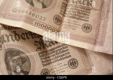 Non vale la carta su cui sono stati stampati su . In Germania una decina e centinaia di migliaia di Mark Foto Stock