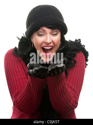 Emozionato Brunette donna in abiti invernali mantiene le sue mani fuori isolato su uno sfondo bianco. Foto Stock