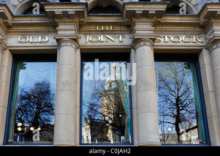 Il vecchio Joint Stock pub vicino a St Philips cattedrale, Birmingham, West Midlands, England, Regno Unito Foto Stock