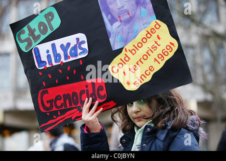 Giovane ragazza libica, un anti-Gheddafi manifestanti a sostegno di una Libia libera dimostrare. Foto Stock