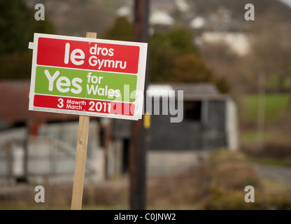 Votare sì per il Galles nel marzo 3 2011 referendum - campagna stradale manifesti, Wales, Regno Unito Foto Stock
