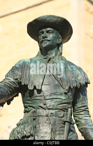 Statua di bronzo di Louis Joliet sorge di fronte alla Biblioteca Pubblica in Joliet Illinois USA Foto Stock