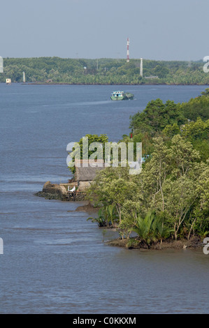 Asia, Vietnam, Ho Chi Minh City (aka Saigon). Vedute lungo il Fiume Saigon Foto Stock