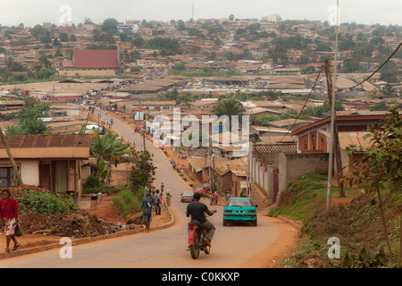 Yaoundé, una città di 1,1 milioni, è la capitale del Camerun, Africa occidentale. Foto Stock