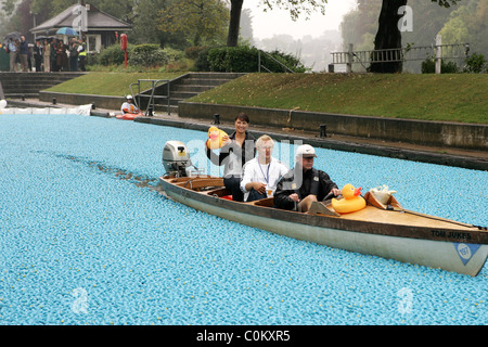 Emma Barton e Andrew Triggs Hodge ha il grande British Duck gara svoltasi sul fiume Tamigi a Londra, Inghilterra - 31.08.08 Vince Foto Stock