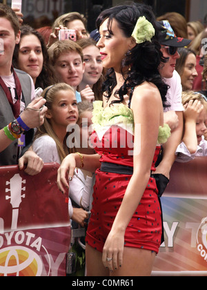 Katy Perry si esibisce dal vivo su 'La Mostra Oggi estivo della serie di concerti presso il Rockefeller Plaza New York City, Stati Uniti d'America - 29.08.08 Foto Stock