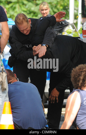 Gary Dourdan arrestato da Gioacchino Paolo Assboeck sul set del film 'fuoco' nel quartiere di Charlottenburg di Berlino, Germania - 30.08.08 Foto Stock