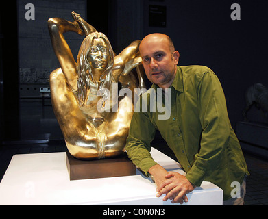 Marc Quinn svela il suo oro massiccio scultura, sirena, di supermodel Kate Moss presso il British Museum. Il pezzo fa parte della Foto Stock