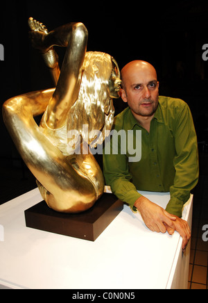 Marc Quinn svela il suo oro massiccio scultura di Kate Moss presso il British Museum di Londra, Inghilterra - 02.10.08 Foto Stock