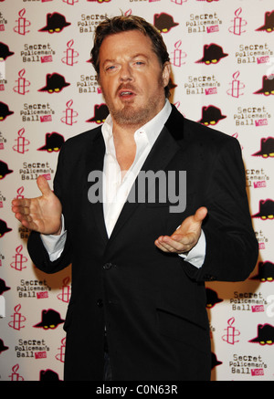 Eddie Izzard "secret poliziotto's Ball' presso la Royal Albert Hall - arrivi all'interno di Londra, Inghilterra - 04.10.08 Foto Stock