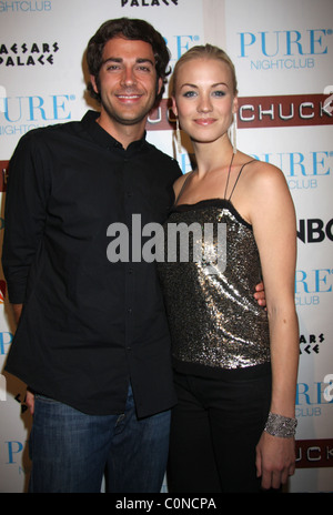 Zachary Levi, Yvonne Strahovski nightclub puro ha invitato il cast di 'Chuck' per celebrare un'altra stagione all'interno Caesars Palace Foto Stock