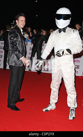 Gary Lucy e la Stig National Television Awards 2008 tenutosi presso la Royal Albert Hall Arrivi - Londra, Inghilterra - 29.10.08 Foto Stock