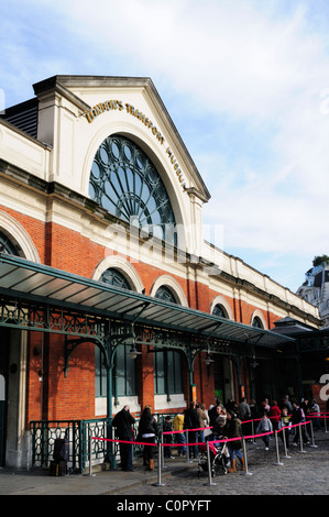London's Transport Museum, Covent Garden Piazza di Londra, Inghilterra, Regno Unito Foto Stock