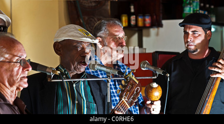 Santa Clara Bar Marquesina musicisti locali Foto Stock