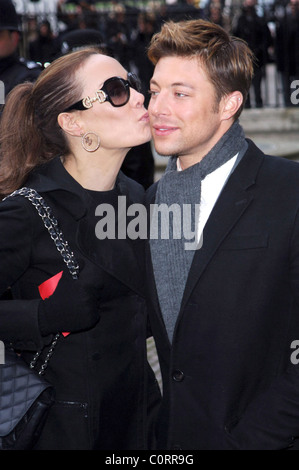 Tara Palmer-Tomkinson e Duncan James donna ai propri figli di coraggio Awards tenutosi presso l'Abbazia di Westminster a Londra, Inghilterra - Foto Stock