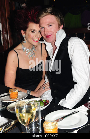 Cleo Rocos e Henry Conway Madame Zingara del Teatro dei sogni - Serata di gala tenutosi a Battersea Power Station di Londra - Inghilterra - Foto Stock