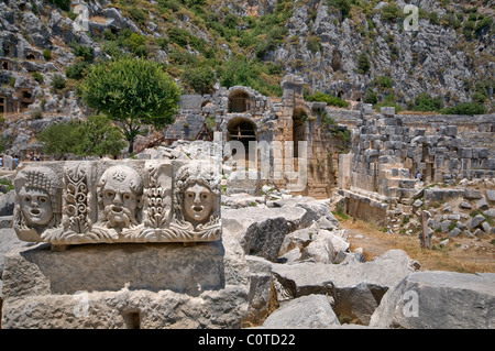 Tombe rupestri della antica necropoli Lycian in Myra,Demre,Antalya provincia della Turchia Foto Stock