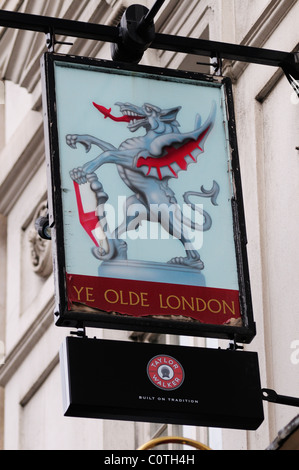 Ye Olde London pub segno, Ludgate Hill, London, England, Regno Unito Foto Stock