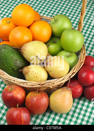 Cesto di frutta Foto Stock