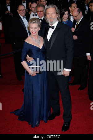 JEFF BRIDGES & moglie Susan ponti 83RD ACADEMY AWARDS red carpet arrivi KODAK Theatre di Los Angeles California USA 27 Februa Foto Stock