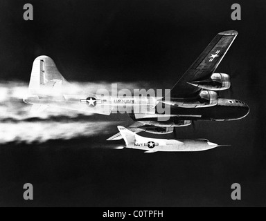 Il-558-2 D o D-558-II di rucola e jet-powered supersonic aerei di ricerca è lanciato da P2B-1 Foto Stock