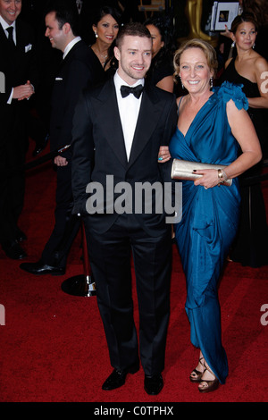 JUSTIN TIMBERLAKE & MAMMA LYNN HARLESS 83RD ACADEMY AWARDS red carpet arrivi KODAK Theatre di Los Angeles California USA 27 feb. Foto Stock