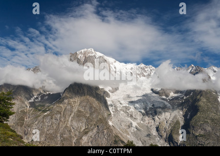 Summer View massiccio del Monte Bianco da Mont Chetif, Courmayeur, Italia. Foto Stock