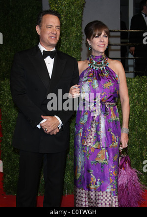 TOM HANKS RITA WILSON 2011 Vanity Fair OSCAR PARTY A LOS ANGELES CALIFORNIA USA 27 febbraio 2011 Foto Stock