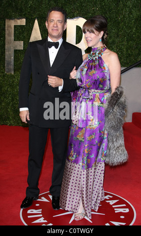 TOM HANKS RITA WILSON 2011 Vanity Fair OSCAR PARTY A LOS ANGELES CALIFORNIA USA 27 febbraio 2011 Foto Stock