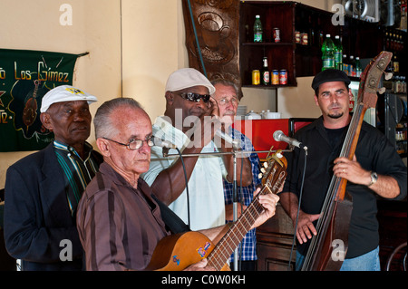 Santa Clara Bar Marquesina musicisti locali Foto Stock