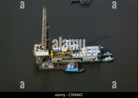 Via aerea sopra Hercules Offshore oil platform Texas Foto Stock