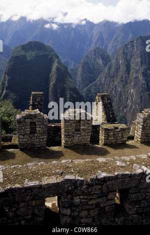 Edifici del settore industriale all'UNESO Patrimonio Mondiale rovine Inca di Machu Picchu - Valle Sacra, Perù. Foto Stock