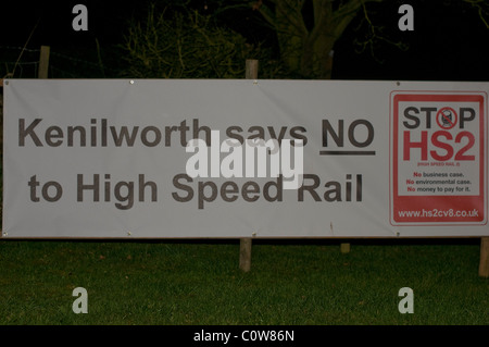 Alta velocità due rail link segno di protesta alla sua proposta di percorso attraverso il Kenilworth, Warwickshire. Foto Stock