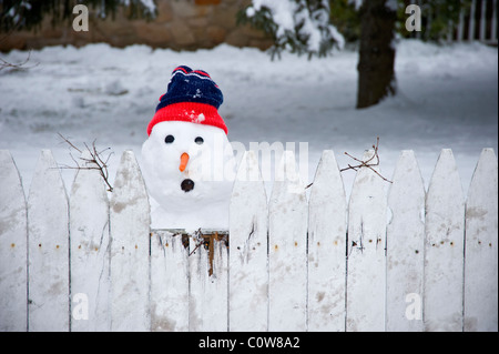 Kilroy pupazzo di neve & recinzione Foto Stock