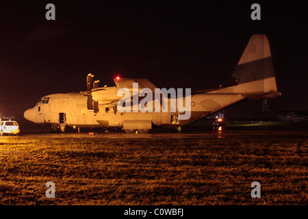 Royal Air Force C-130J Hercules a Malta durante la crisi libica, 26 Febbraio 2011 Foto Stock