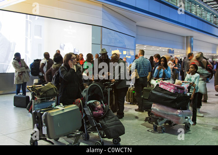 Sala Arrivi - Terminale 5 - Aeroporto di Heathrow - Londra Foto Stock