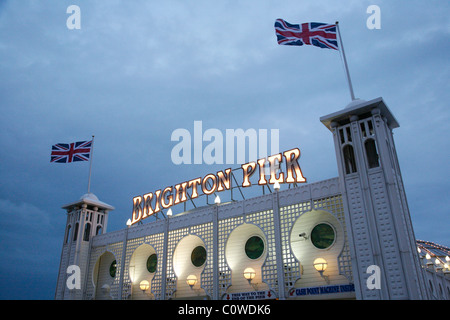 Il Brighton Pier e Brighton, Inghilterra, Regno Unito. Foto Stock