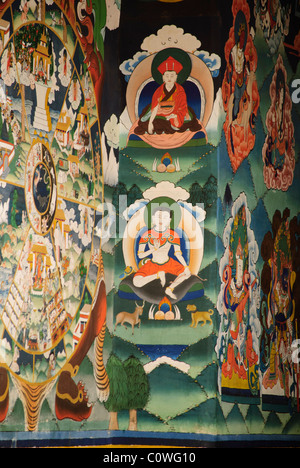 Pitture Murali del Signore Buddha a paro Dzong, Paro. Foto Stock