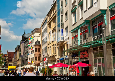 La città vecchia con gli acquirenti, Leipzig, in Sassonia, Germania Foto Stock