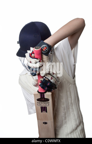 Ragazzo cricketer giocare un colpo difensivo Foto Stock