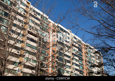 Gennaio 17, 2011 - Seoul, Corea del Sud Highrise edifici appartamento nel quartiere alla moda di Apkugong-dong di Seoul. Foto Stock