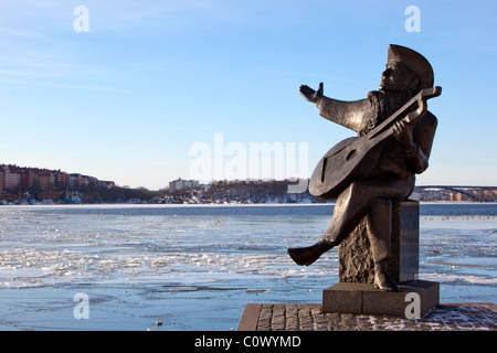 Statua di Evert Taube a Stoccolma in inverno Foto Stock