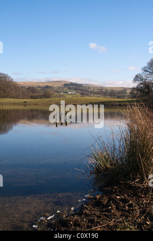 Vista sud-est attraverso il talkin Tarn Foto Stock