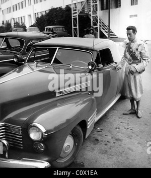 REX HARRISON UK film attore nel ventesimo secolo molti film nel 1946 durante le riprese di 'Anna e lui re del Siam" Foto Stock