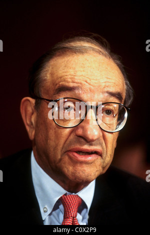 Fed presidente Alan Greenspan testimonia sulla metà anno la relazione economica al senato comitato bancario audizioni in Washington, DC Foto Stock