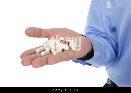 Il bianco e il rosso compresse in mano maschio Foto Stock