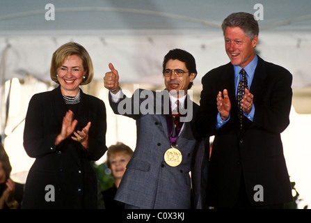 Il presidente Bill Clinton e la First Lady Hillary Clinton in onore di Edward Villella all'arti e umanità Awards in Washington, DC Foto Stock